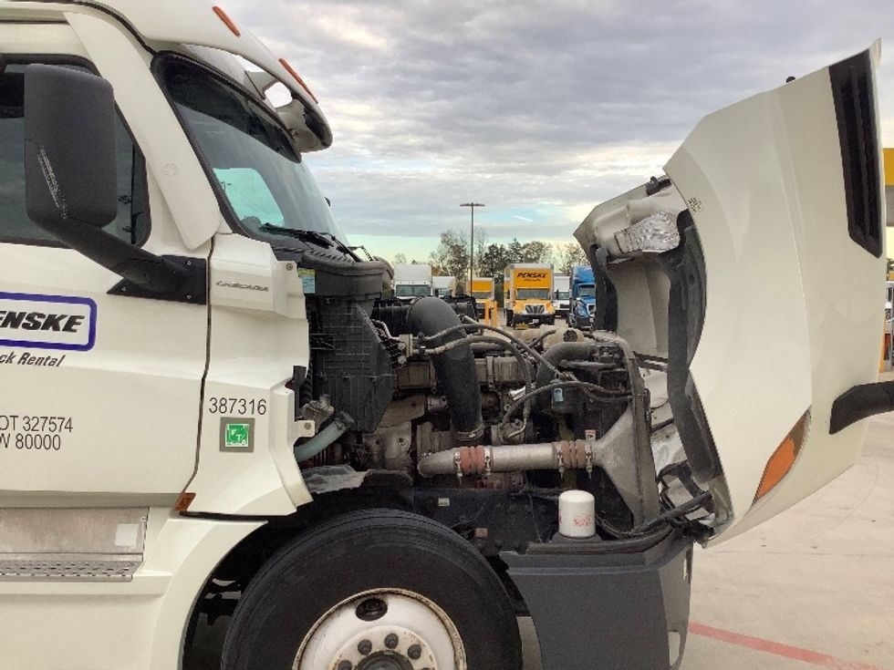 Sleeper Tractor-Heavy Duty Tractors-Freightliner-2021-T12664ST-Torrance-CA-542,463\n\t\tmiles-$ 78,000 - Image 20