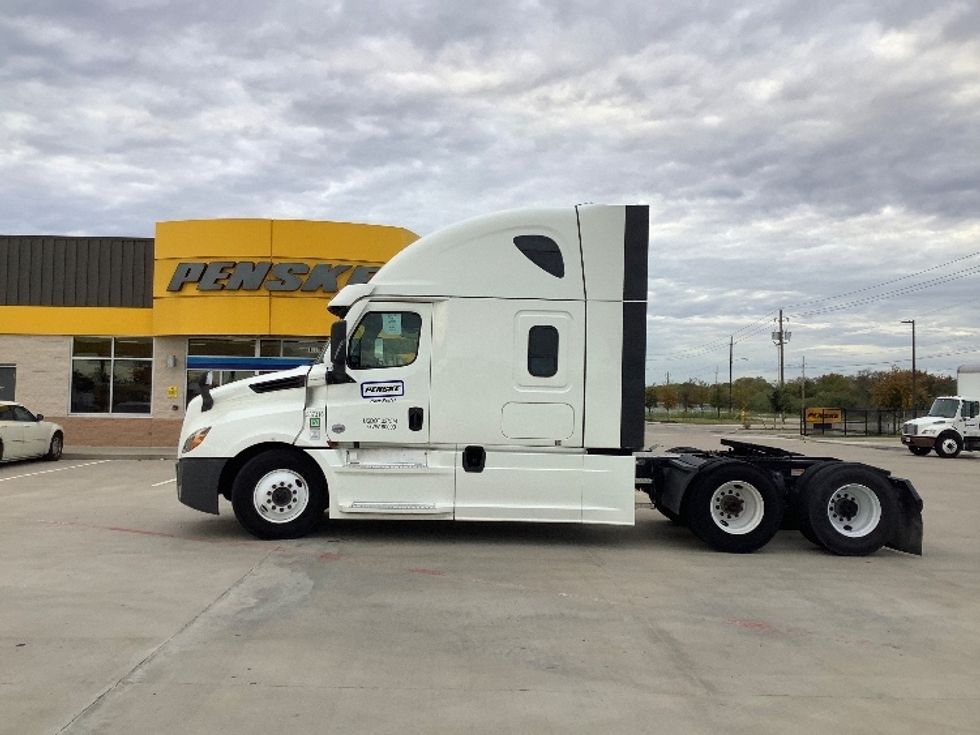 Sleeper Tractor-Heavy Duty Tractors-Freightliner-2021-T12664ST-Torrance-CA-542,463\n\t\tmiles-$ 78,000 - Image 4