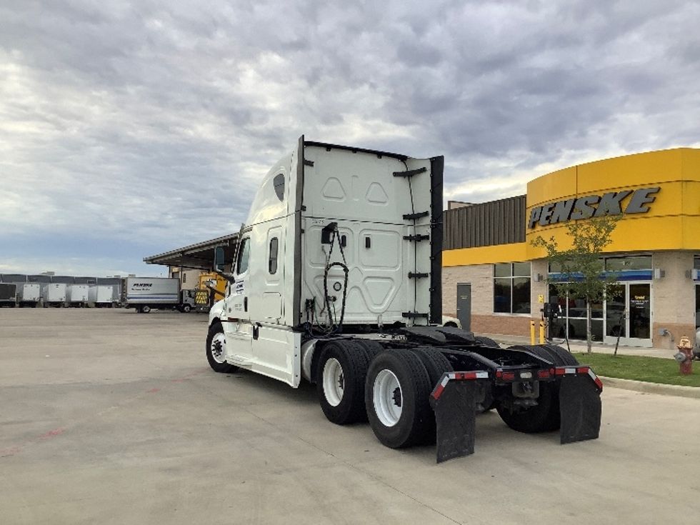 Sleeper Tractor-Heavy Duty Tractors-Freightliner-2021-T12664ST-Torrance-CA-542,463\n\t\tmiles-$ 78,000 - Image 5
