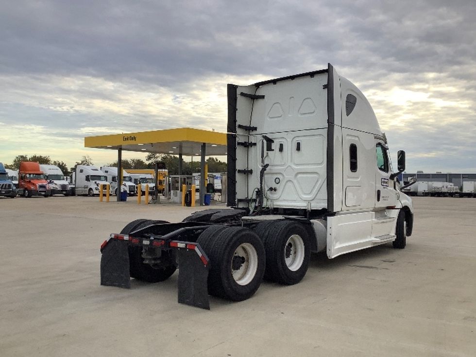 Sleeper Tractor-Heavy Duty Tractors-Freightliner-2021-T12664ST-Torrance-CA-542,463\n\t\tmiles-$ 78,000 - Image 7