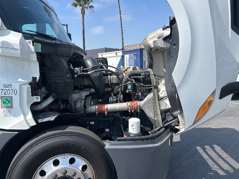 Sleeper Tractor-Heavy Duty Tractors-Freightliner-2021-T12664ST-Torrance-CA-546,711\n\t\tmiles-$ 61,000 - Image 20