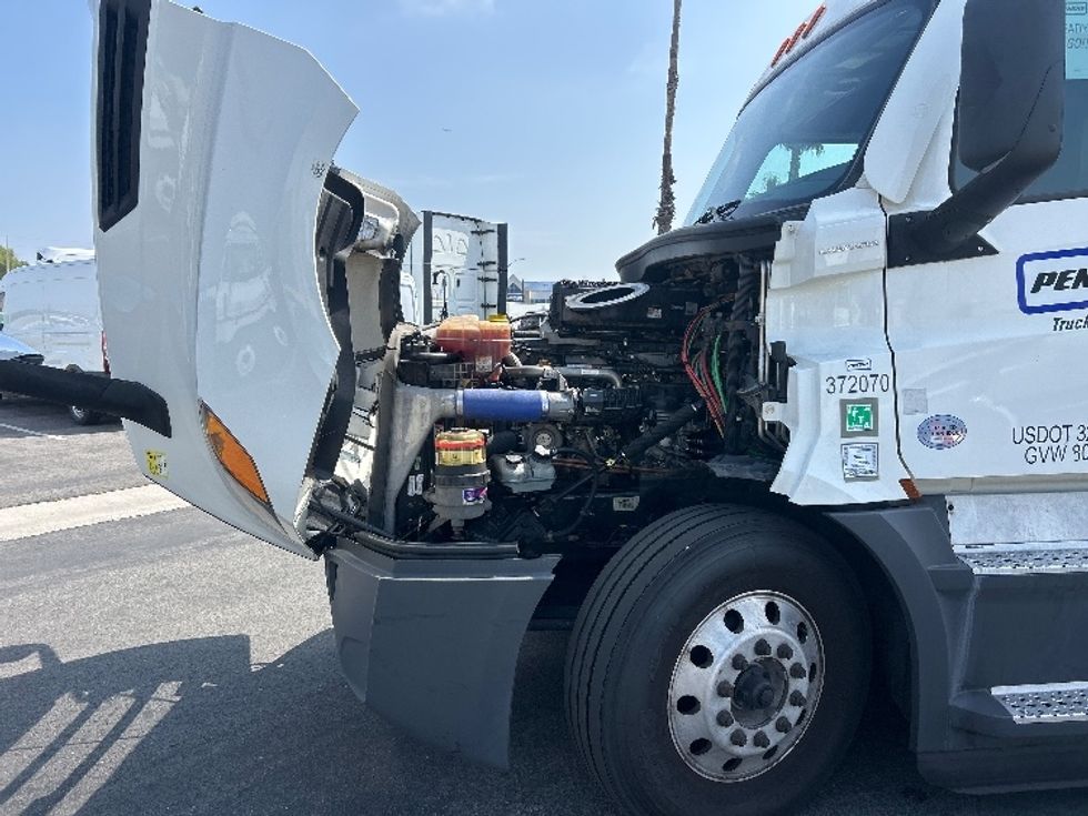 Sleeper Tractor-Heavy Duty Tractors-Freightliner-2021-T12664ST-Torrance-CA-546,711\n\t\tmiles-$ 61,000 - Image 21