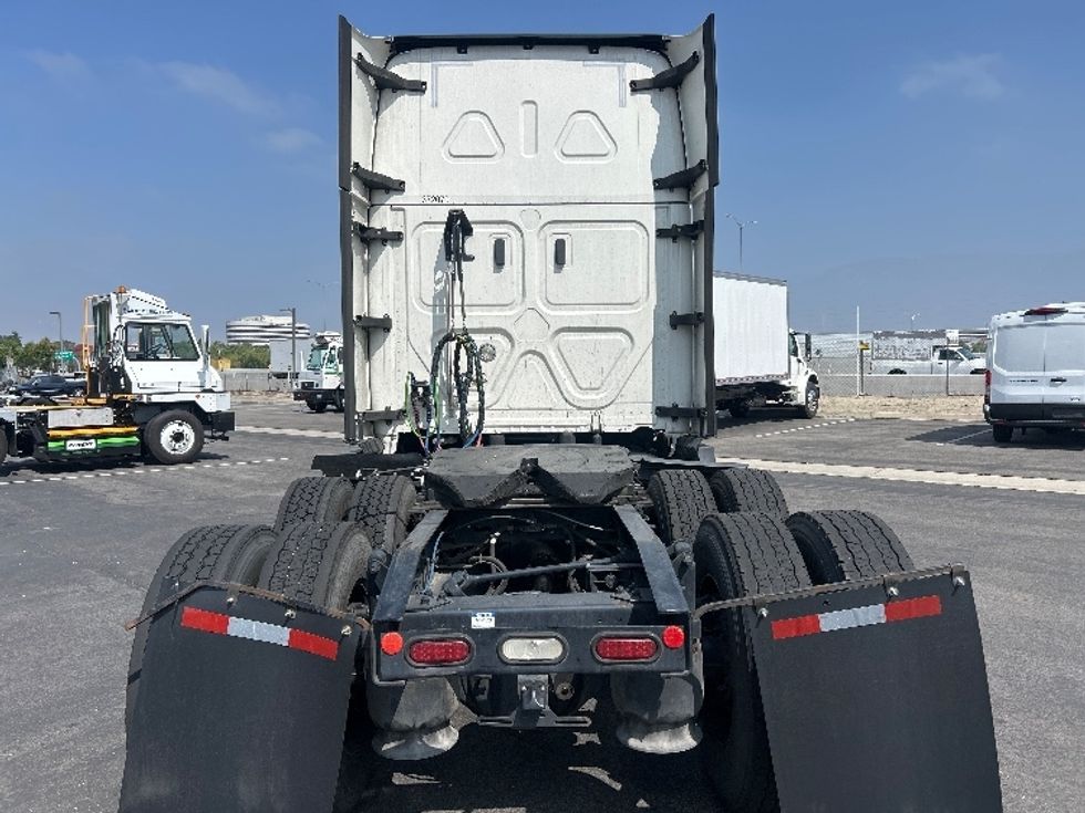 Sleeper Tractor-Heavy Duty Tractors-Freightliner-2021-T12664ST-Torrance-CA-546,711\n\t\tmiles-$ 61,000 - Image 6
