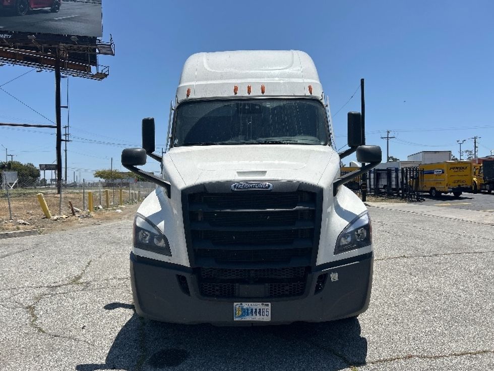 Sleeper Tractor-Heavy Duty Tractors-Freightliner-2021-T12664ST-Torrance-CA-595,232\n\t\tmiles-$ 64,250 - Image 2