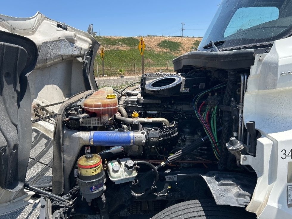 Sleeper Tractor-Heavy Duty Tractors-Freightliner-2021-T12664ST-Torrance-CA-595,232\n\t\tmiles-$ 64,250 - Image 22