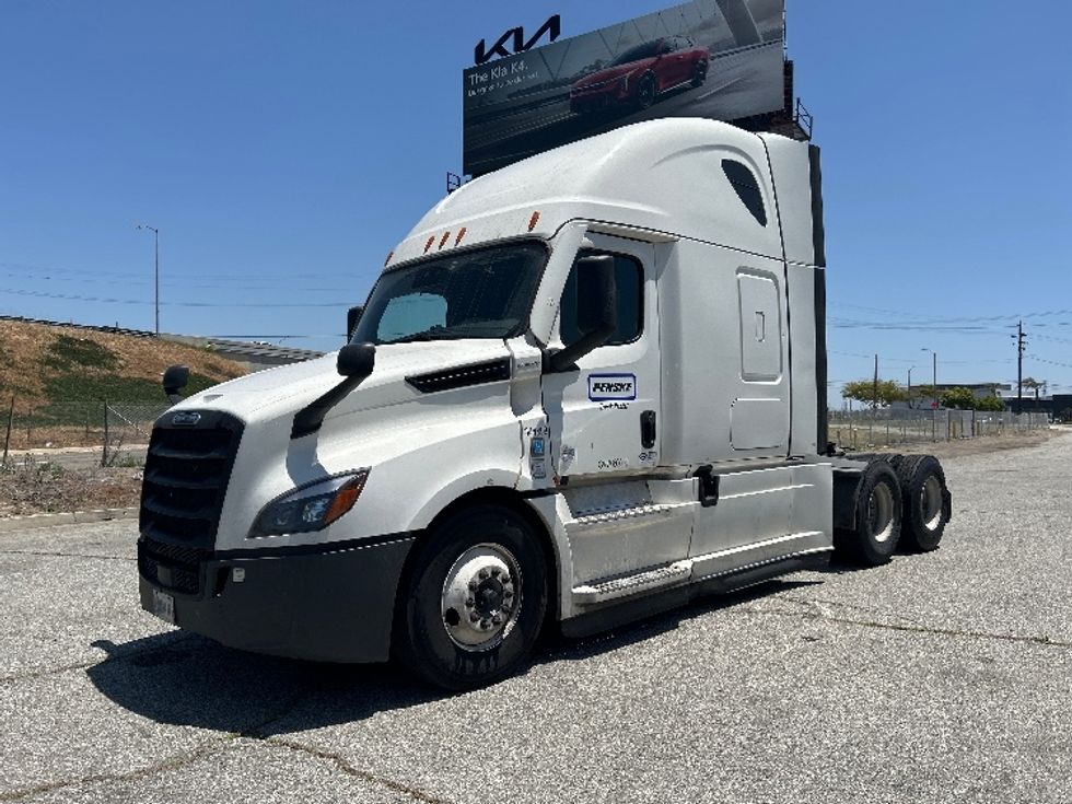Sleeper Tractor-Heavy Duty Tractors-Freightliner-2021-T12664ST-Torrance-CA-595,232\n\t\tmiles-$ 64,250 - Image 3