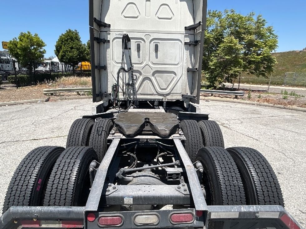 Sleeper Tractor-Heavy Duty Tractors-Freightliner-2021-T12664ST-Torrance-CA-595,232\n\t\tmiles-$ 64,250 - Image 6