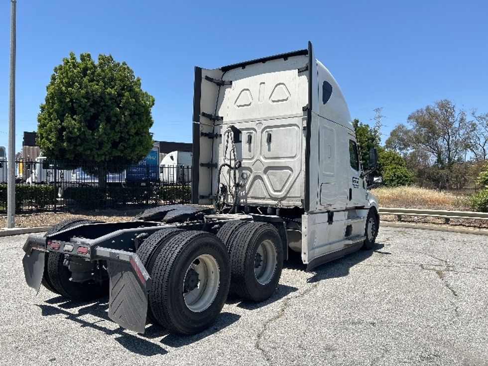 Sleeper Tractor-Heavy Duty Tractors-Freightliner-2021-T12664ST-Torrance-CA-595,232\n\t\tmiles-$ 64,250 - Image 7