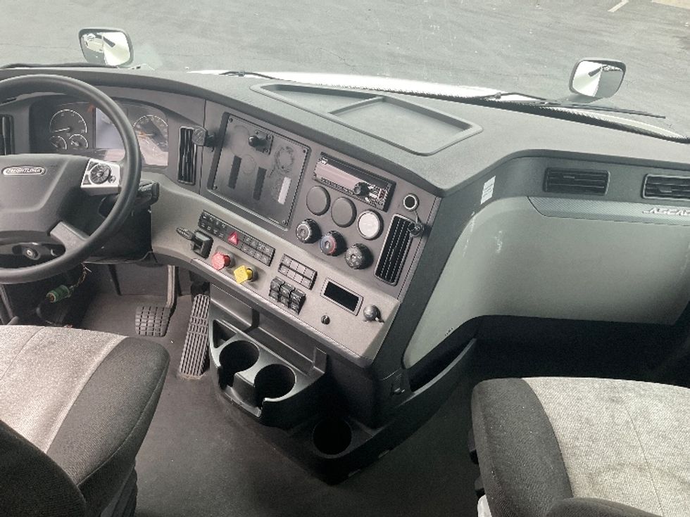 Sleeper Tractor-Heavy Duty Tractors-Freightliner-2021-T12664ST-Torrance-CA-670,945\n\t\tmiles-$ 70,250 - Image 12