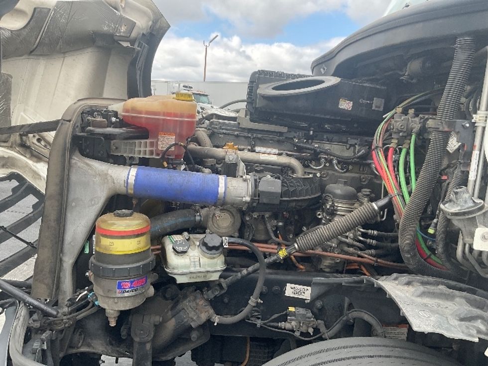 Sleeper Tractor-Heavy Duty Tractors-Freightliner-2021-T12664ST-Torrance-CA-670,945\n\t\tmiles-$ 70,250 - Image 21