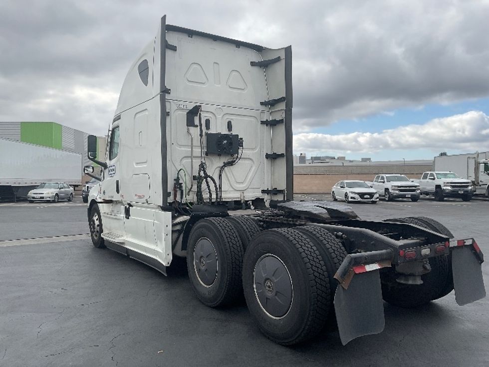 Sleeper Tractor-Heavy Duty Tractors-Freightliner-2021-T12664ST-Torrance-CA-670,945\n\t\tmiles-$ 70,250 - Image 5