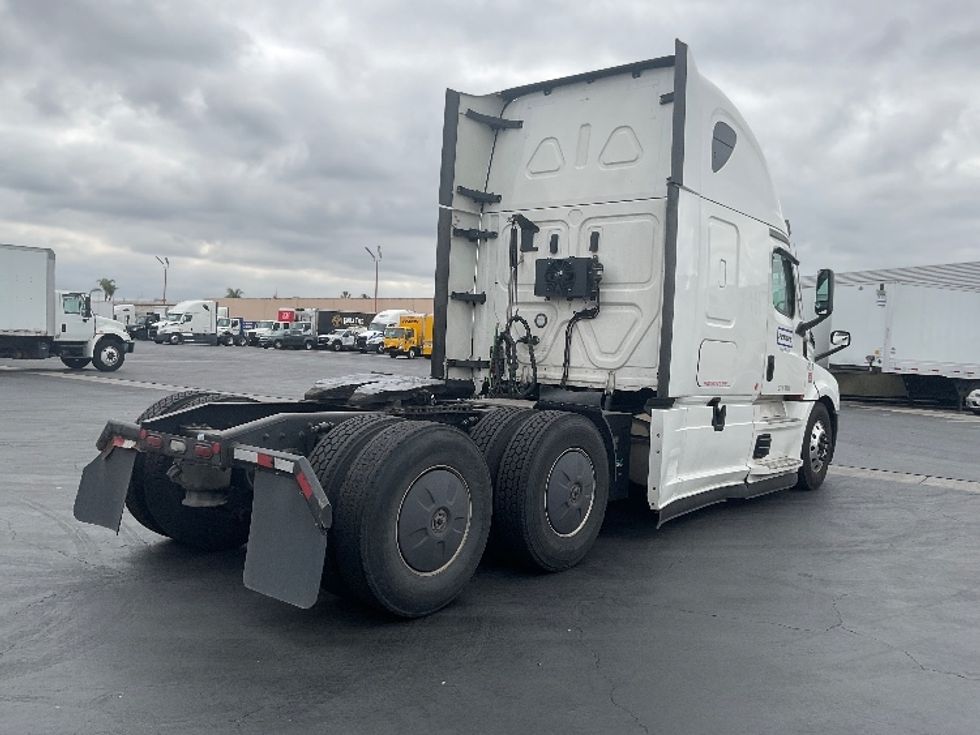 Sleeper Tractor-Heavy Duty Tractors-Freightliner-2021-T12664ST-Torrance-CA-670,945\n\t\tmiles-$ 70,250 - Image 7