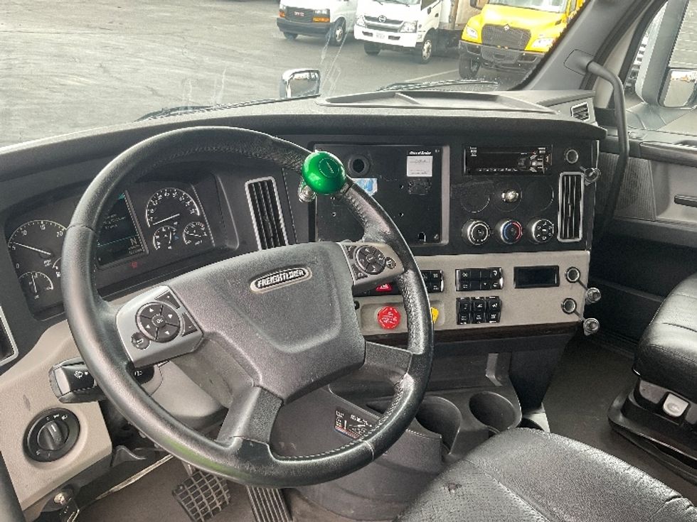 Sleeper Tractor-Heavy Duty Tractors-Freightliner-2021-T12664ST-Torrance-CA-696,289\n\t\tmiles-$ 46,500 - Image 10