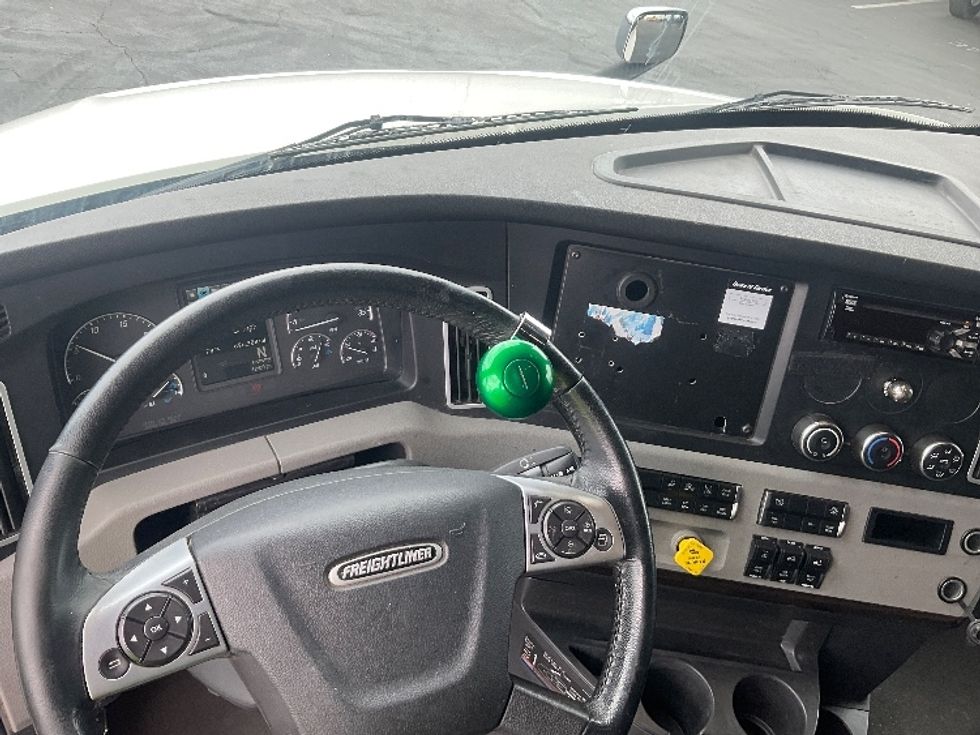 Sleeper Tractor-Heavy Duty Tractors-Freightliner-2021-T12664ST-Torrance-CA-696,289\n\t\tmiles-$ 46,500 - Image 11