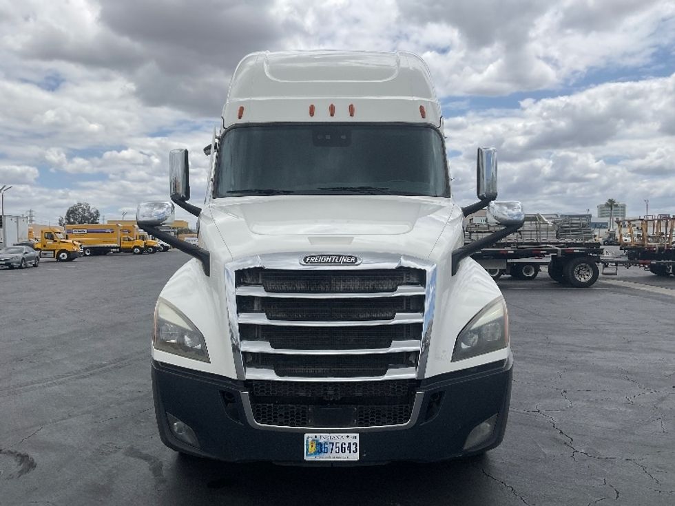 Sleeper Tractor-Heavy Duty Tractors-Freightliner-2021-T12664ST-Torrance-CA-696,289\n\t\tmiles-$ 46,500 - Image 2