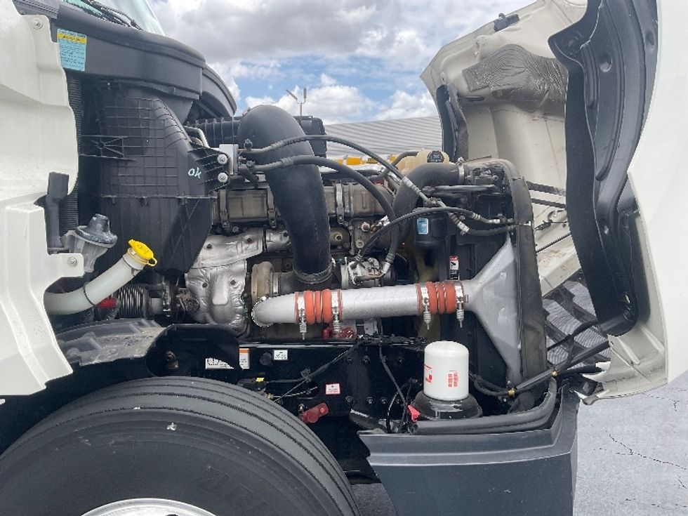Sleeper Tractor-Heavy Duty Tractors-Freightliner-2021-T12664ST-Torrance-CA-696,289\n\t\tmiles-$ 46,500 - Image 20