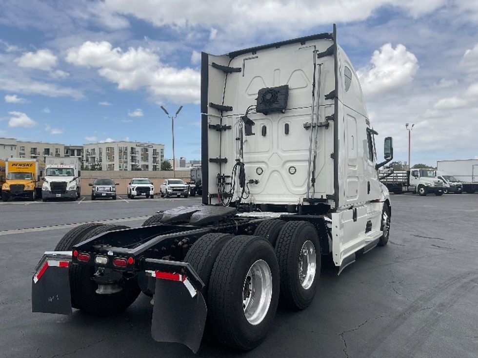 Sleeper Tractor-Heavy Duty Tractors-Freightliner-2021-T12664ST-Torrance-CA-696,289\n\t\tmiles-$ 46,500 - Image 7