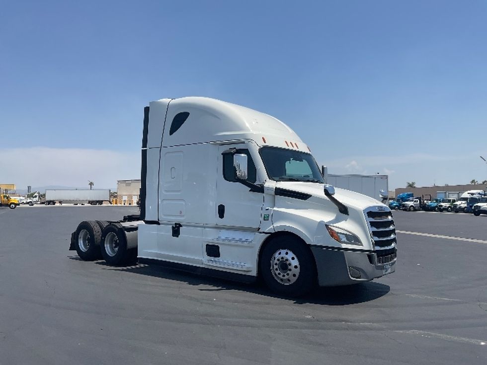 Sleeper Tractor-Heavy Duty Tractors-Freightliner-2021-T12664ST-Torrance-CA-713,874\n\t\tmiles-$ 44,750 - Image 1