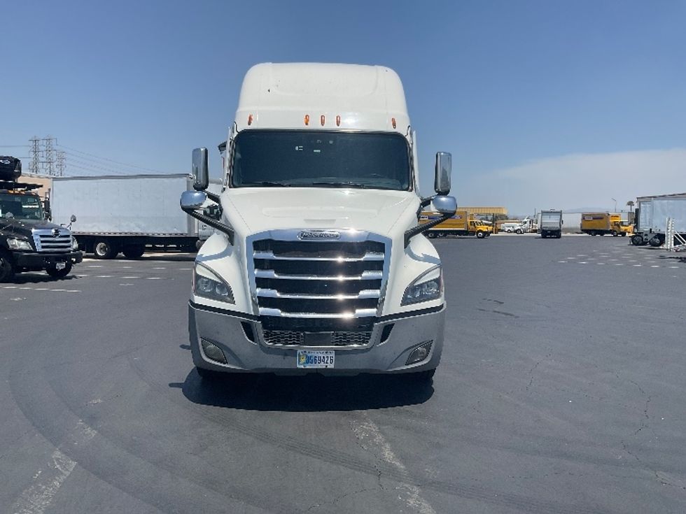 Sleeper Tractor-Heavy Duty Tractors-Freightliner-2021-T12664ST-Torrance-CA-713,874\n\t\tmiles-$ 44,750 - Image 2