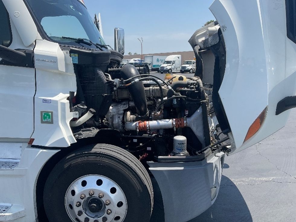 Sleeper Tractor-Heavy Duty Tractors-Freightliner-2021-T12664ST-Torrance-CA-713,874\n\t\tmiles-$ 44,750 - Image 20