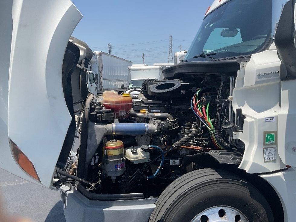 Sleeper Tractor-Heavy Duty Tractors-Freightliner-2021-T12664ST-Torrance-CA-713,874\n\t\tmiles-$ 44,750 - Image 21