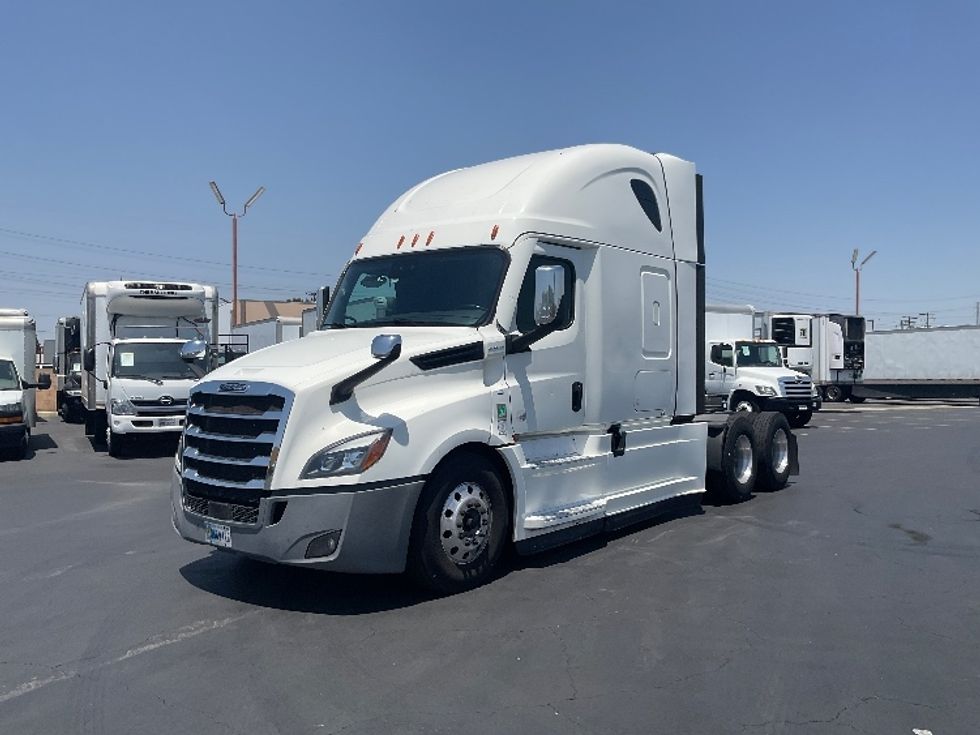 Sleeper Tractor-Heavy Duty Tractors-Freightliner-2021-T12664ST-Torrance-CA-713,874\n\t\tmiles-$ 44,750 - Image 3