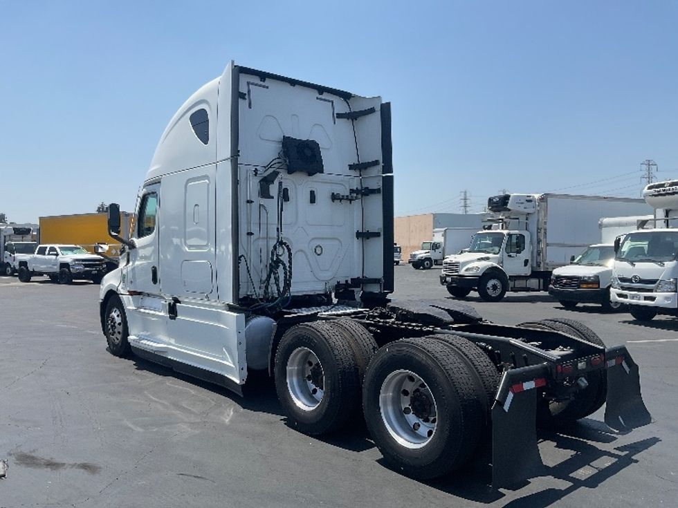 Sleeper Tractor-Heavy Duty Tractors-Freightliner-2021-T12664ST-Torrance-CA-713,874\n\t\tmiles-$ 44,750 - Image 5
