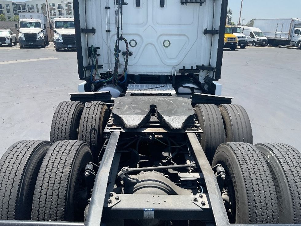 Sleeper Tractor-Heavy Duty Tractors-Freightliner-2021-T12664ST-Torrance-CA-713,874\n\t\tmiles-$ 44,750 - Image 6