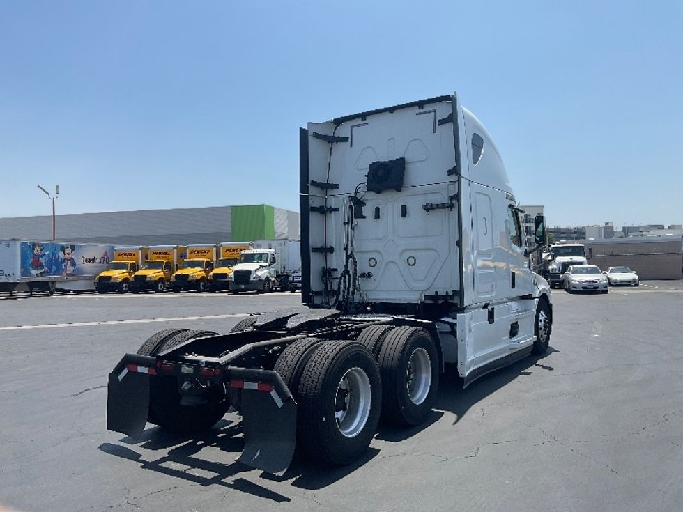 Sleeper Tractor-Heavy Duty Tractors-Freightliner-2021-T12664ST-Torrance-CA-713,874\n\t\tmiles-$ 44,750 - Image 7