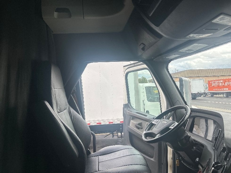 Sleeper Tractor-Heavy Duty Tractors-Freightliner-2021-T12664ST-Torrance-CA-741,679\n\t\tmiles-$ 48,250 - Image 15