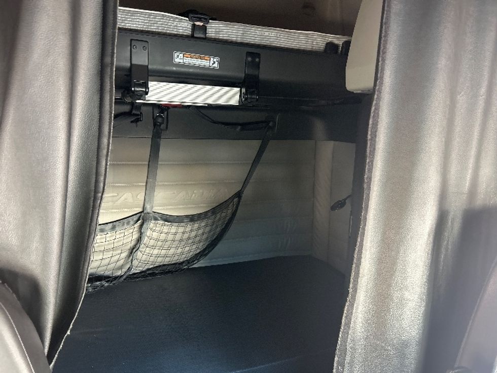 Sleeper Tractor-Heavy Duty Tractors-Freightliner-2021-T12664ST-Torrance-CA-741,679\n\t\tmiles-$ 48,250 - Image 16