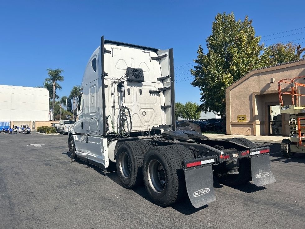 Sleeper Tractor-Heavy Duty Tractors-Freightliner-2021-T12664ST-Torrance-CA-741,679\n\t\tmiles-$ 48,250 - Image 5