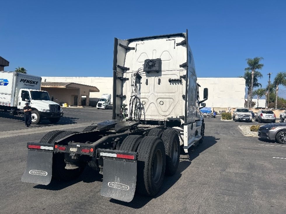 Sleeper Tractor-Heavy Duty Tractors-Freightliner-2021-T12664ST-Torrance-CA-741,679\n\t\tmiles-$ 48,250 - Image 7