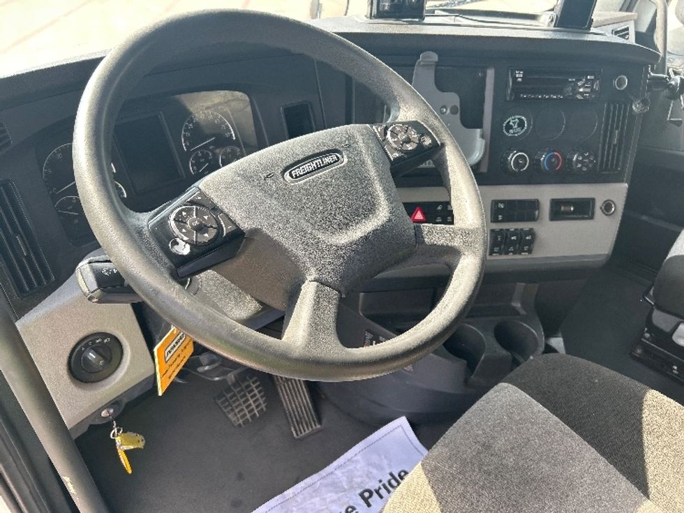 Sleeper Tractor-Heavy Duty Tractors-Freightliner-2021-T12664ST-Tulsa-OK-421,086\n\t\tmiles-$ 79,000 - Image 10