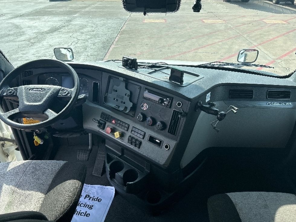 Sleeper Tractor-Heavy Duty Tractors-Freightliner-2021-T12664ST-Tulsa-OK-421,086\n\t\tmiles-$ 79,000 - Image 12