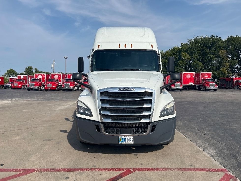 Sleeper Tractor-Heavy Duty Tractors-Freightliner-2021-T12664ST-Tulsa-OK-421,086\n\t\tmiles-$ 79,000 - Image 2
