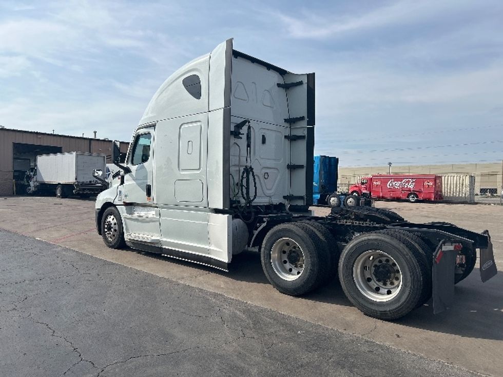 Sleeper Tractor-Heavy Duty Tractors-Freightliner-2021-T12664ST-Tulsa-OK-421,086\n\t\tmiles-$ 79,000 - Image 5