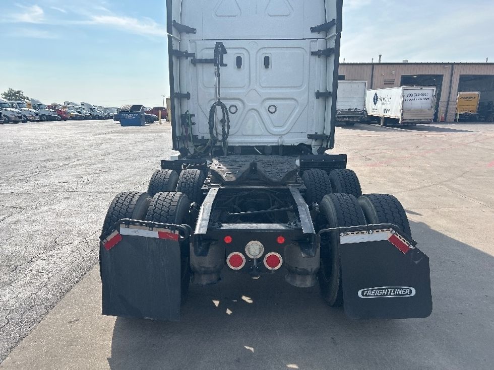 Sleeper Tractor-Heavy Duty Tractors-Freightliner-2021-T12664ST-Tulsa-OK-421,086\n\t\tmiles-$ 79,000 - Image 6