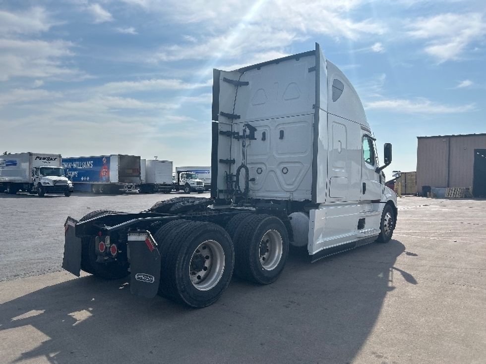 Sleeper Tractor-Heavy Duty Tractors-Freightliner-2021-T12664ST-Tulsa-OK-421,086\n\t\tmiles-$ 79,000 - Image 7