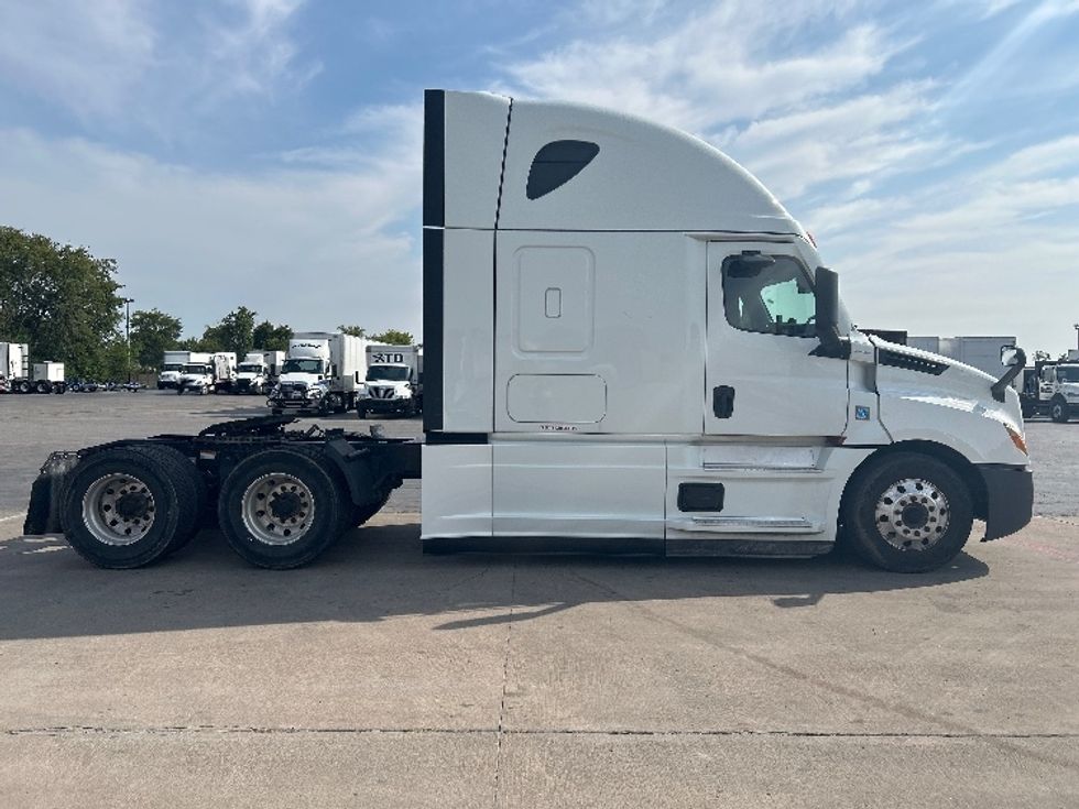 Sleeper Tractor-Heavy Duty Tractors-Freightliner-2021-T12664ST-Tulsa-OK-421,086\n\t\tmiles-$ 79,000 - Image 8