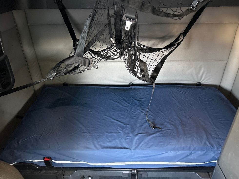 Sleeper Tractor-Heavy Duty Tractors-Freightliner-2021-T12664ST-Tulsa-OK-595,751\n\t\tmiles-$ 60,500 - Image 16