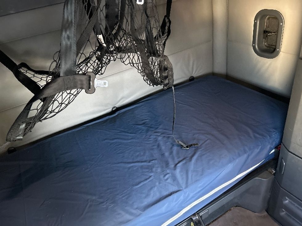 Sleeper Tractor-Heavy Duty Tractors-Freightliner-2021-T12664ST-Tulsa-OK-595,751\n\t\tmiles-$ 60,500 - Image 17