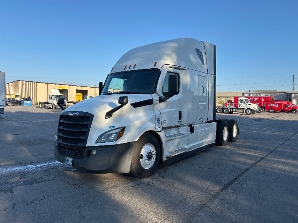 2021 Freightliner Cascadia 126" Sleeper Cab photo 3