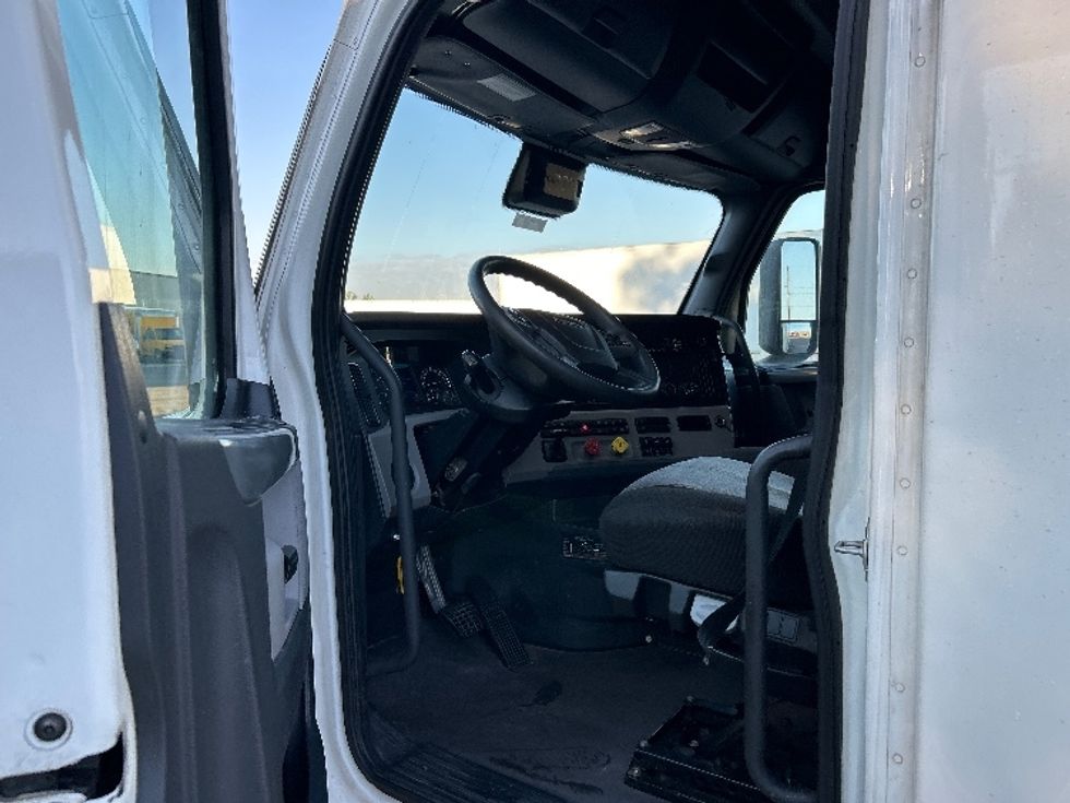 Sleeper Tractor-Heavy Duty Tractors-Freightliner-2021-T12664ST-Tulsa-OK-595,751\n\t\tmiles-$ 60,500 - Image 9