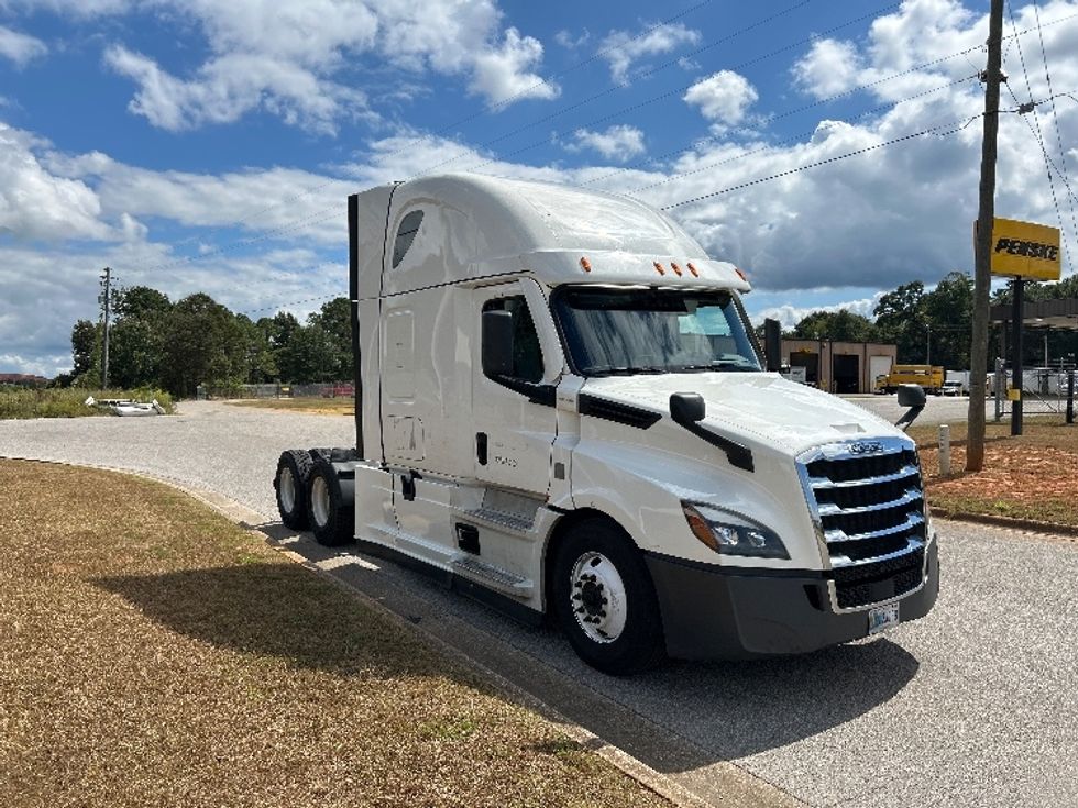 Sleeper Tractor-Heavy Duty Tractors-Freightliner-2021-T12664ST-Tuscaloosa-AL-480,056\n\t\tmiles-$ 68,000 - Image 1