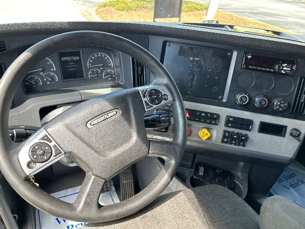 Sleeper Tractor-Heavy Duty Tractors-Freightliner-2021-T12664ST-Tuscaloosa-AL-480,056\n\t\tmiles-$ 68,000 - Image 10