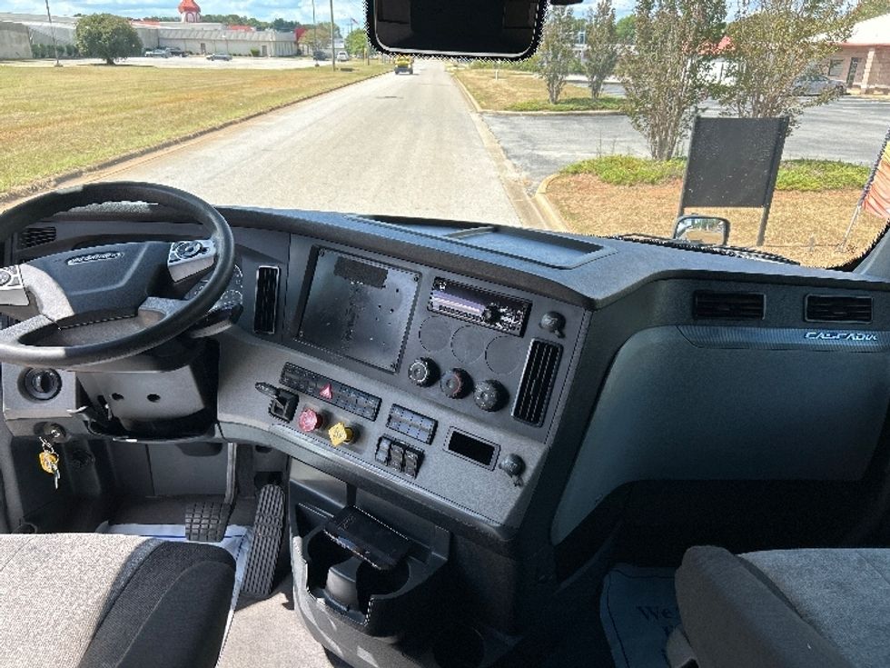 Sleeper Tractor-Heavy Duty Tractors-Freightliner-2021-T12664ST-Tuscaloosa-AL-480,056\n\t\tmiles-$ 68,000 - Image 11