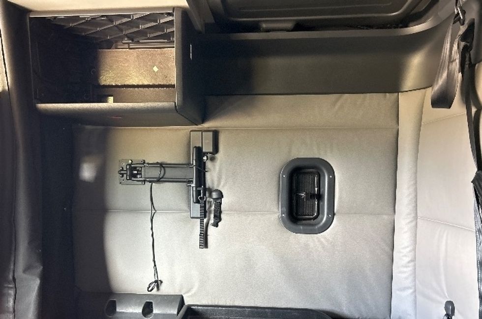 Sleeper Tractor-Heavy Duty Tractors-Freightliner-2021-T12664ST-Tuscaloosa-AL-480,056\n\t\tmiles-$ 68,000 - Image 18