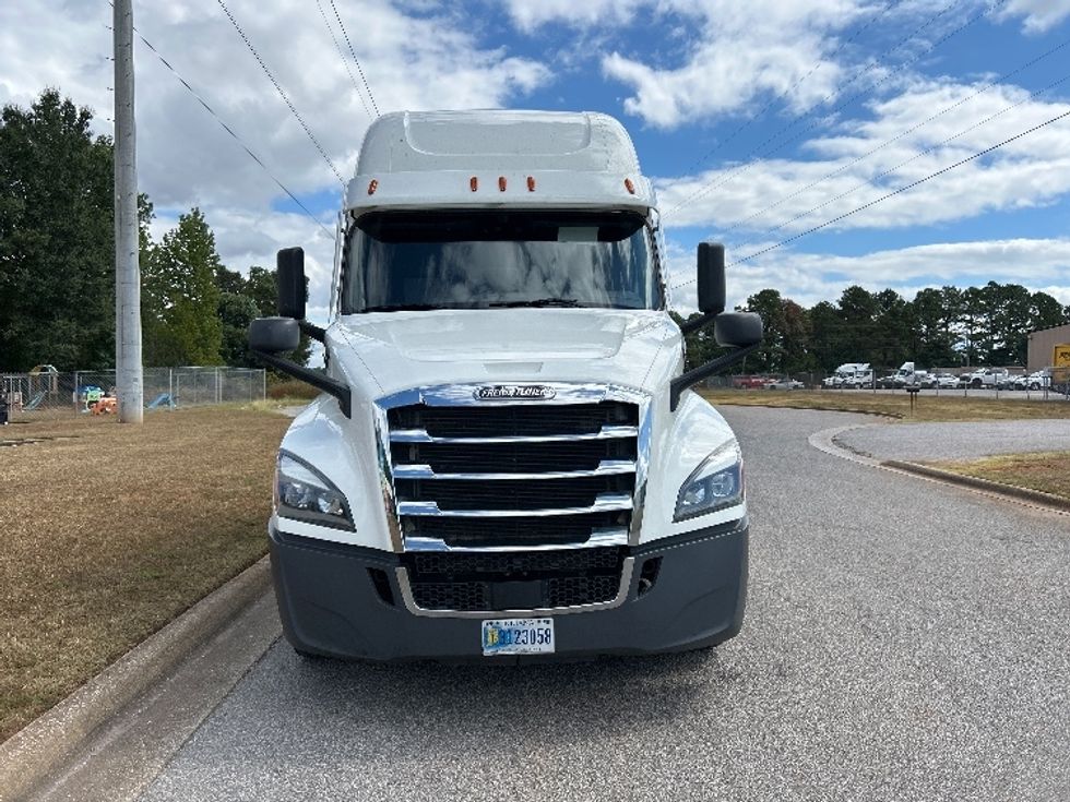 Sleeper Tractor-Heavy Duty Tractors-Freightliner-2021-T12664ST-Tuscaloosa-AL-480,056\n\t\tmiles-$ 68,000 - Image 2