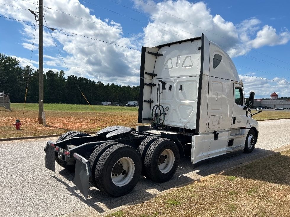 Sleeper Tractor-Heavy Duty Tractors-Freightliner-2021-T12664ST-Tuscaloosa-AL-480,056\n\t\tmiles-$ 68,000 - Image 6